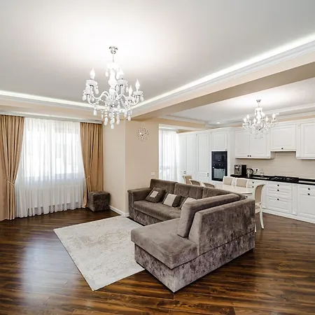 Elegant Near The Park Apartment *